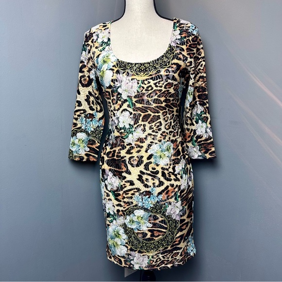 Printed lace order sleeve animal and floral print body con dress. - Picture 3 of 11